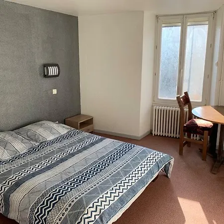 Hotell L'escale Longeau-Percey